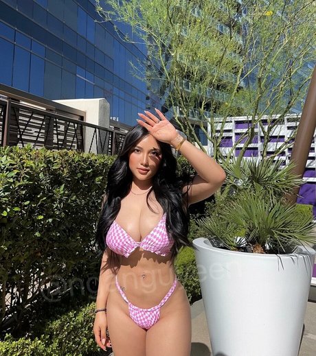 Ngan Nguyen modèle xxx image