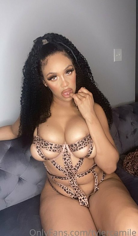 tylercamile modelo desnuda fotos