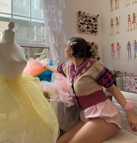 Ester Dobrik arte estrella porno galerías