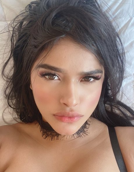 mala morena modèle joli photos