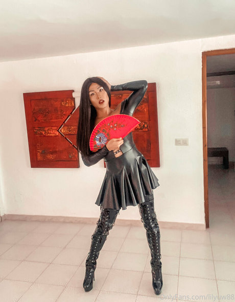 lilyuw88 actriz caliente fotos