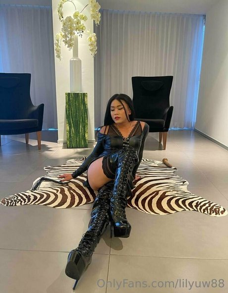 lilyuw88 estrella xxx galerías