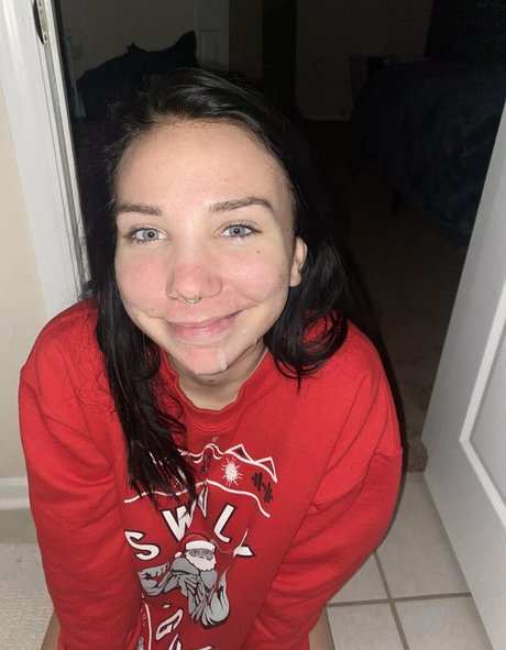 Glizzy McGuire nude actress image