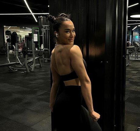 Hale Cabbar actrice chaude des photos