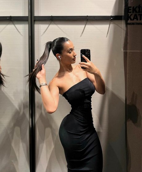 Hale Cabbar model exclusive pics