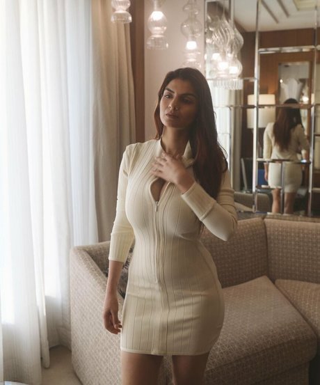 Anveshi Jain modelo sexy foto