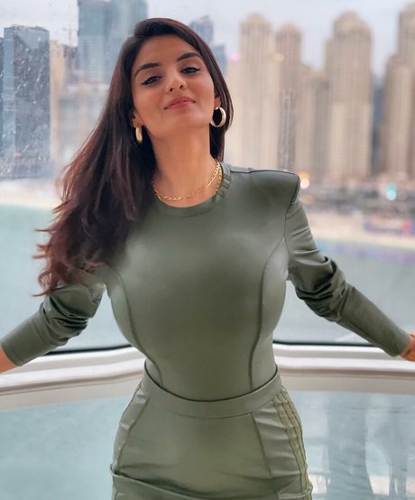 Anveshi Jain actriz de arte archivo