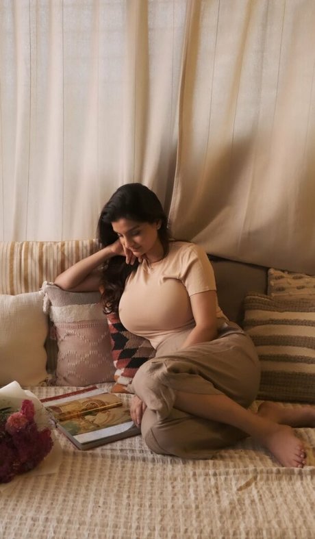 Anveshi Jain haut de star du porno photos