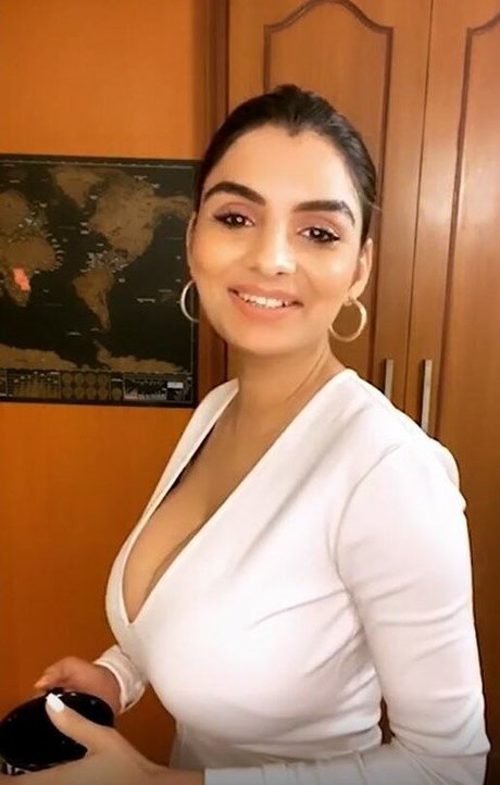 Anveshi Jain modelo atractivo recopilación