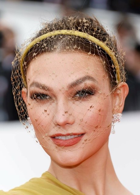 Karlie Kloss star exclusive pic