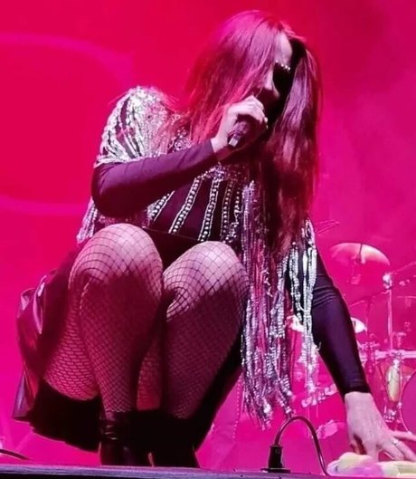 Simone Simons sex model galleries