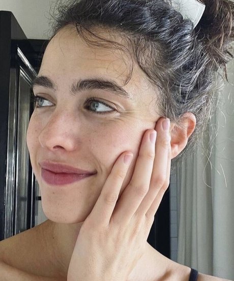 Margaret Qualley nus de stars du porno galeries