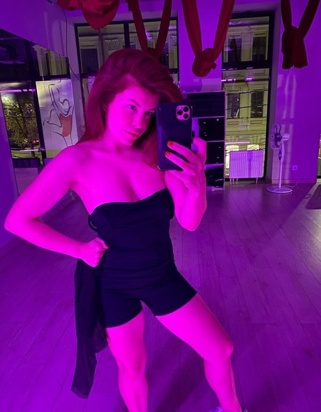 alicee foxx estrella atractiva imagen