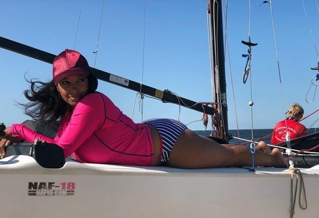 Local TV Presenters nus de stars du porno photos