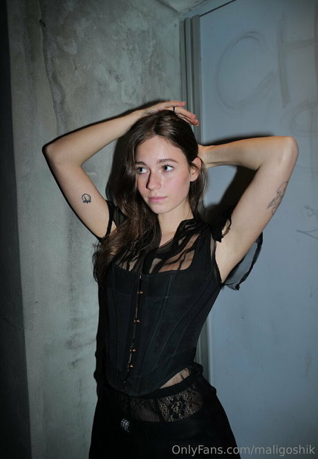 maligoshik hermosa actriz fotos