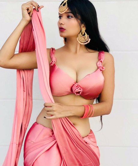 Neha Singh perfect actress pic