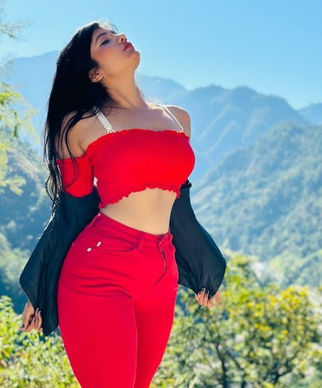 Neha Singh model pornographic gallery