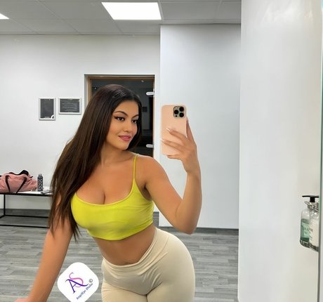 Avaia Shahani model pic