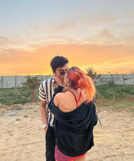 tvishagulatii modelo desnudos galería