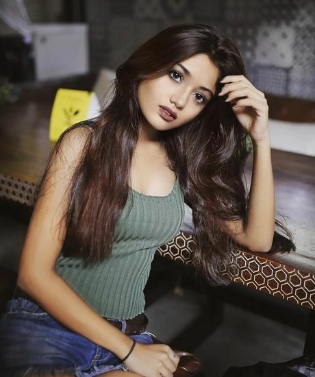 Ridhima Bisht star du porno en haute qualité collection