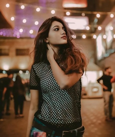 Ridhima Bisht modèle de haute qualité archive