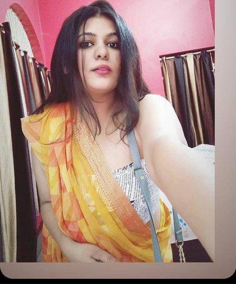 tejaswi pandeyy hot model img