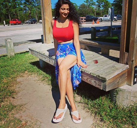 Komal Bhagat actriz sexual imágenes