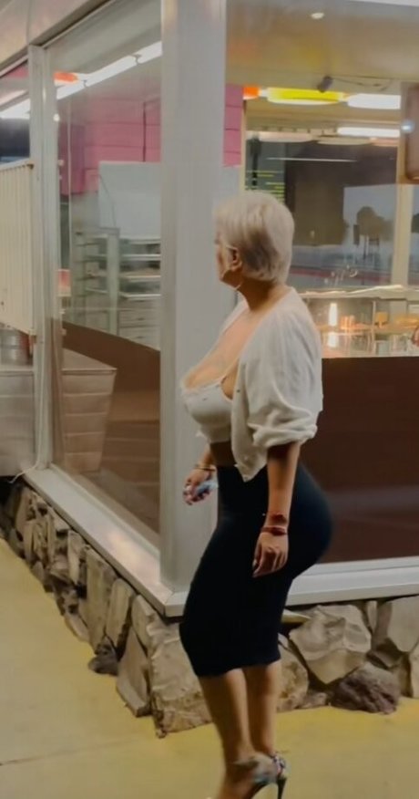 Myra La Chula jolie star du porno archive