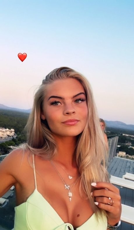Iris Elzerman hot actress gallery