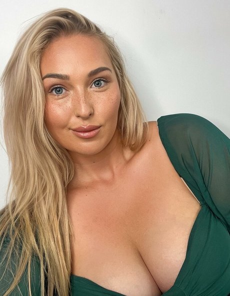 Nora Davis actriz atractiva archivo