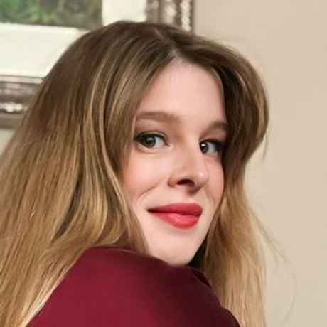 Curvy Krysta actrice sexy archive