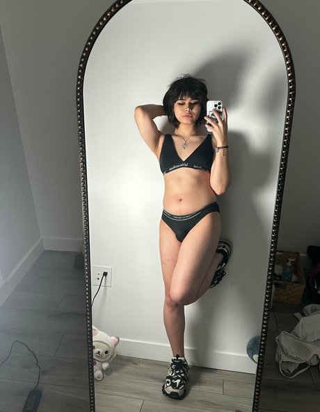 KianaVi étoile magnifique des photos