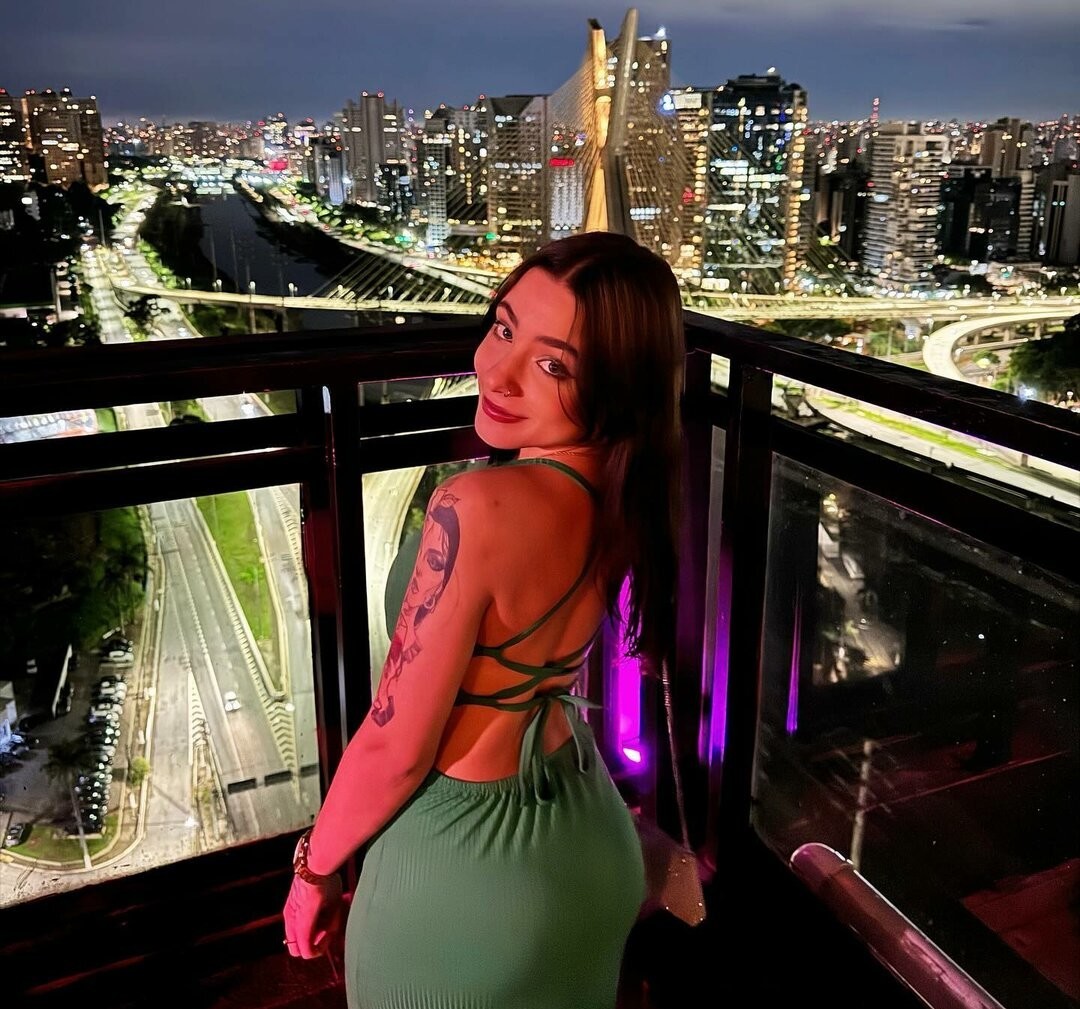 Ellen Maggnus desnudos estrella foto