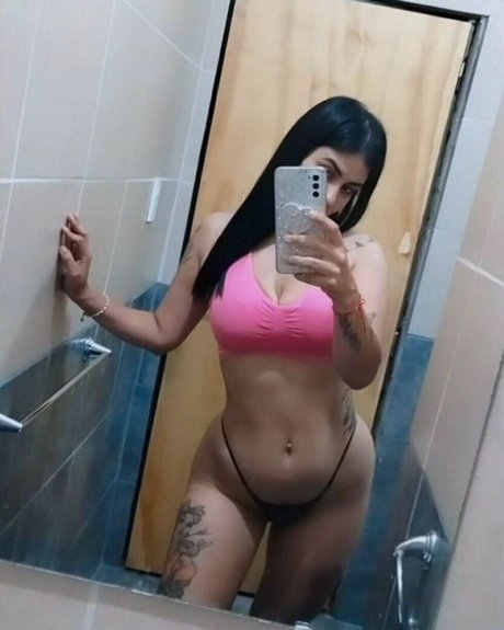 raily love u modelo atractivo imagen