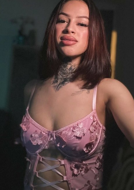 Flaka22z erotic model images