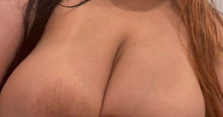 StrawbewwyMilf erotic star picture