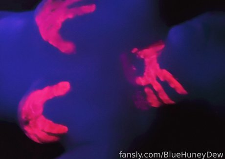 BlueHuneyDew hot actress picture