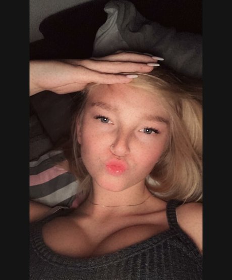 blonde vivi xxx étoile images