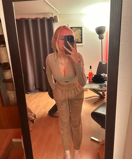 blonde vivi actrice chaude galerie