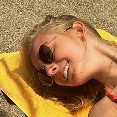 blonde vivi estrella erótica foto