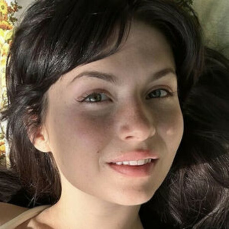 Willow Avalon model pornographic photo