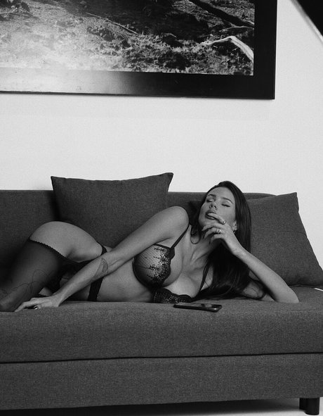 mmonik mejor actriz imágenes