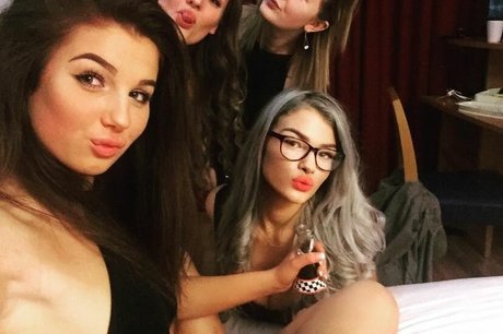 Angelica Sharpe étoile érotique galeries