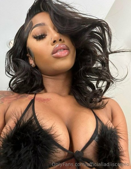 OfficialLadiiScorpio star du porno gratuite image