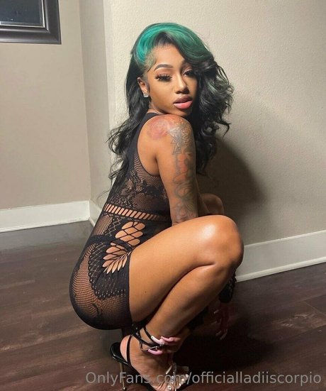 OfficialLadiiScorpio modèle xxx des photos