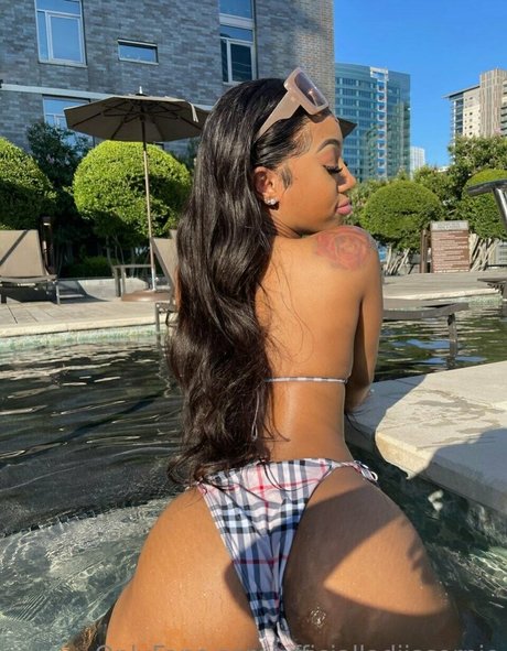 OfficialLadiiScorpio star du porno parfaite des photos