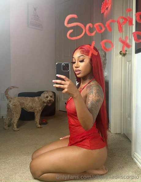 OfficialLadiiScorpio modelo desnudo imagen