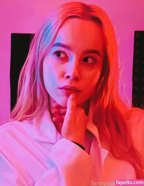 deni__dragons__ actriz de arte foto