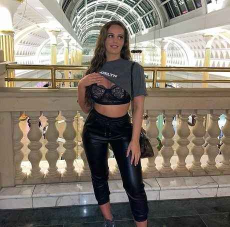 Aimee Stobbart model top gallery