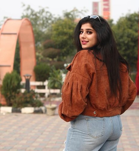 Apoorva Bhalla exclusive model img